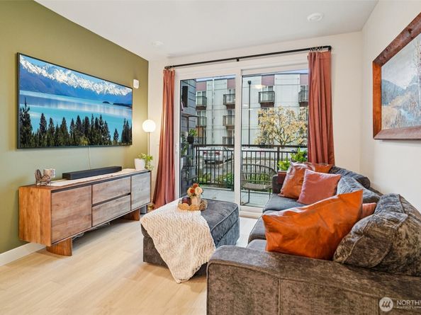 14598 Westminster Way N 107, Shoreline WA 98133