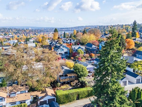3447 12th Avenue W, Seattle WA 98119