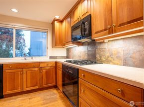 3447 12th Avenue W, Seattle WA 98119