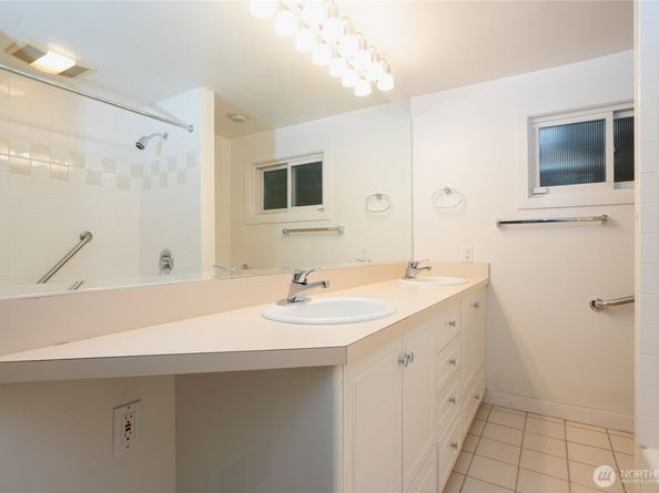 3447 12th Avenue W, Seattle WA 98119