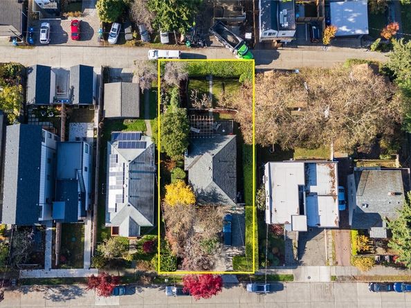 3447 12th Avenue W, Seattle WA 98119