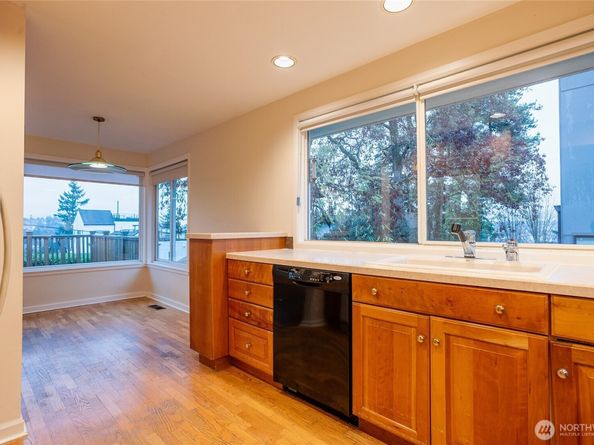 3447 12th Avenue W, Seattle WA 98119