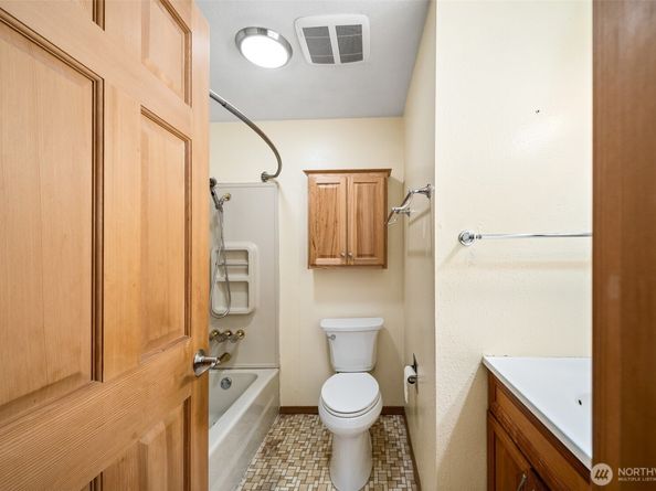 12410 SE 202nd Place, Kent WA 98031