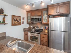 300 N 130th Street 4104, Seattle WA 98133