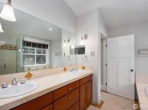 6215 22nd Avenue NE, Seattle WA 98115