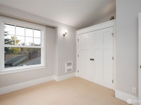 6215 22nd Avenue NE, Seattle WA 98115