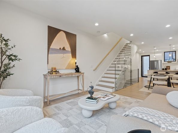 11229 Greenwood Avenue N A, Seattle WA 98133