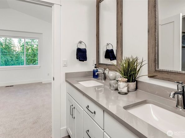 15033 SE 44th Street, Bellevue WA 98006