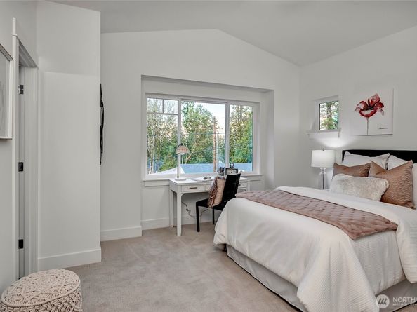 15033 SE 44th Street, Bellevue WA 98006