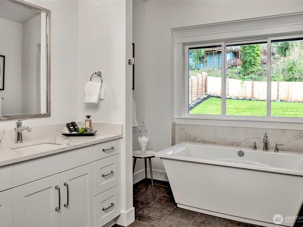 15033 SE 44th Street, Bellevue WA 98006