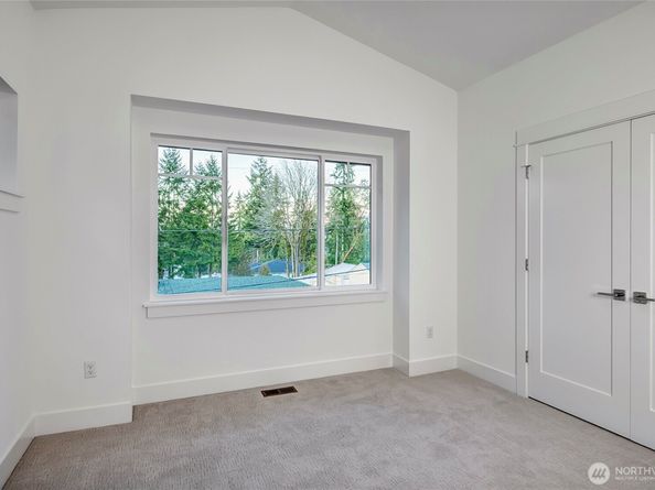 15033 SE 44th Street, Bellevue WA 98006