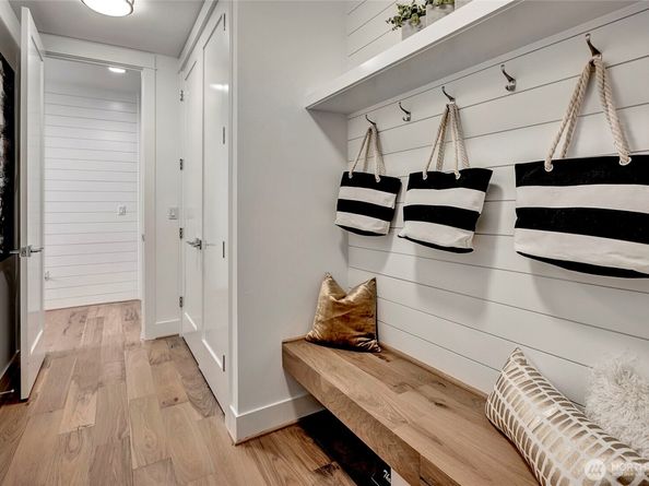 15033 SE 44th Street, Bellevue WA 98006