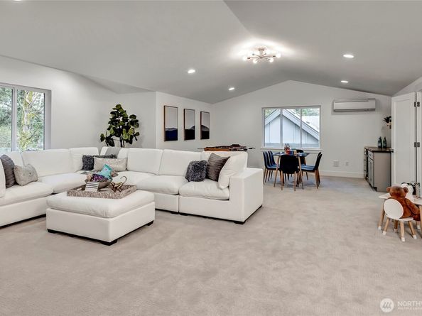 15033 SE 44th Street, Bellevue WA 98006