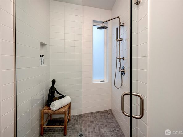 635 13th Avenue E, Seattle WA 98102