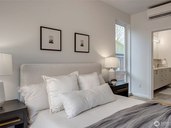 635 13th Avenue E, Seattle WA 98102