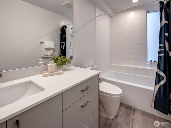 635 13th Avenue E, Seattle WA 98102