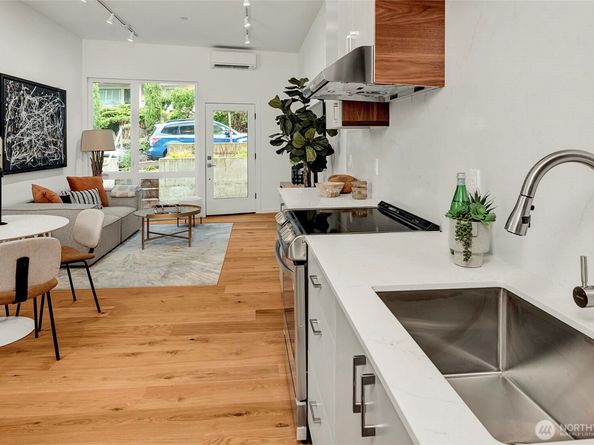 635 13th Avenue E, Seattle WA 98102