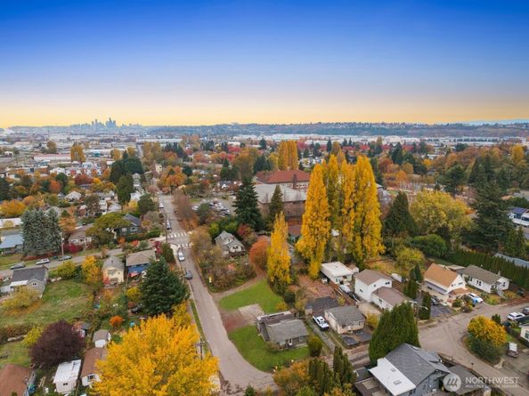 702 S Director Street, Seattle WA 98108