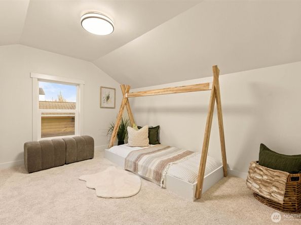 935 A NW 61st Street, Seattle WA 98107