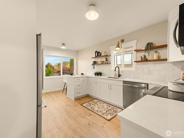 935 A NW 61st Street, Seattle WA 98107