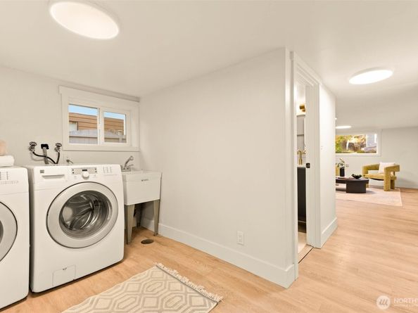 935 A NW 61st Street, Seattle WA 98107