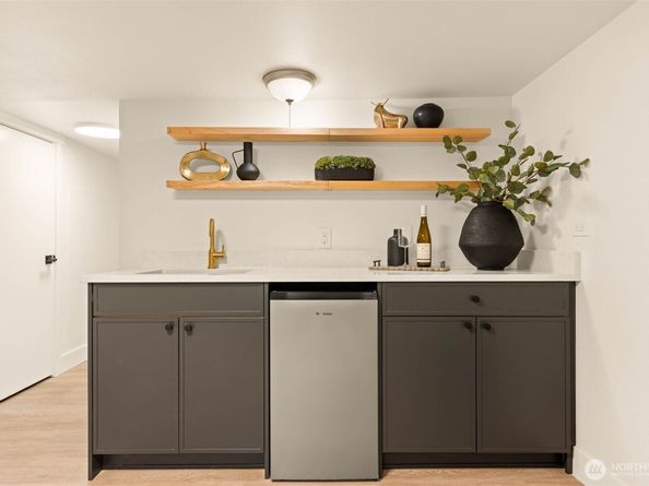 935 A NW 61st Street, Seattle WA 98107