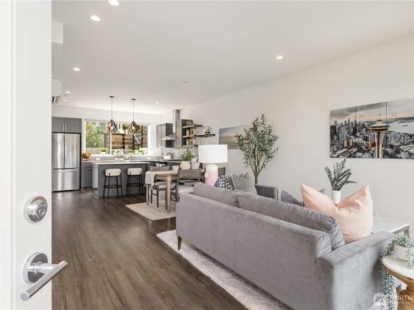 3901 S Cloverdale Street E, Seattle WA 98118