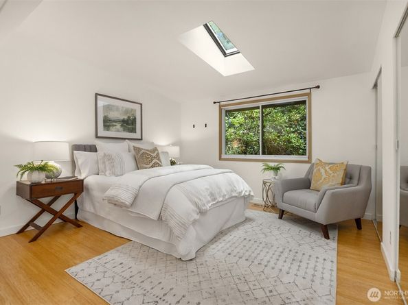 9820 NE Beach Crest Drive, Bainbridge Island WA 98110
