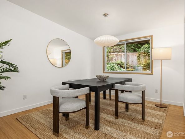 9820 NE Beach Crest Drive, Bainbridge Island WA 98110