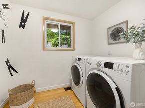9820 NE Beach Crest Drive, Bainbridge Island WA 98110