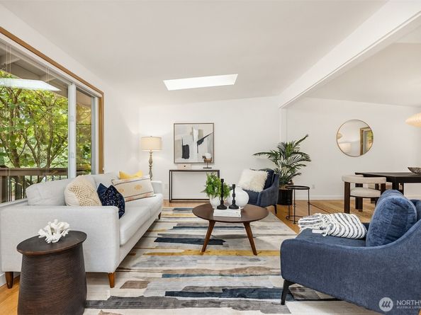 9820 NE Beach Crest Drive, Bainbridge Island WA 98110