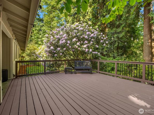 9820 NE Beach Crest Drive, Bainbridge Island WA 98110