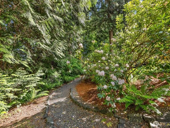 9820 NE Beach Crest Drive, Bainbridge Island WA 98110