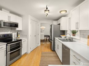 9820 NE Beach Crest Drive, Bainbridge Island WA 98110