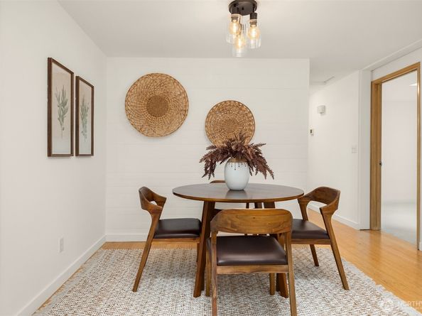9820 NE Beach Crest Drive, Bainbridge Island WA 98110