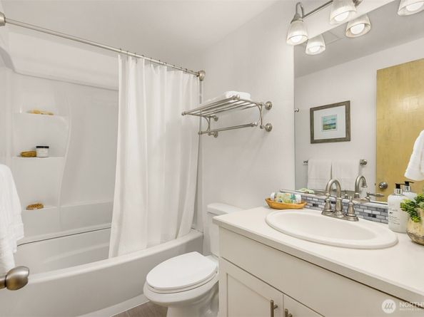 9820 NE Beach Crest Drive, Bainbridge Island WA 98110