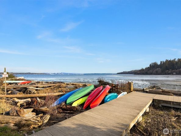 9820 NE Beach Crest Drive, Bainbridge Island WA 98110