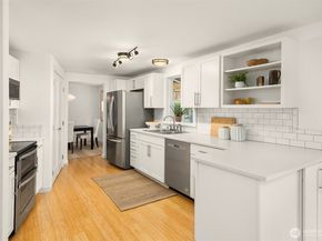 9820 NE Beach Crest Drive, Bainbridge Island WA 98110