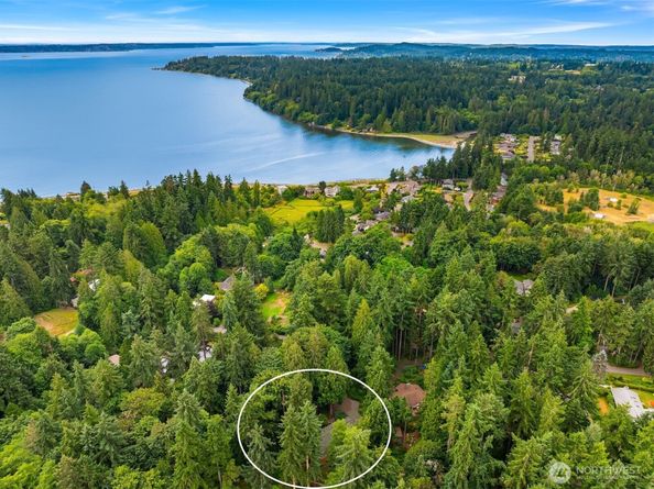9820 NE Beach Crest Drive, Bainbridge Island WA 98110
