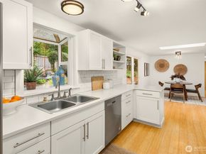 9820 NE Beach Crest Drive, Bainbridge Island WA 98110