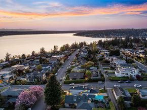 1006 4th Street W, Kirkland WA 98033
