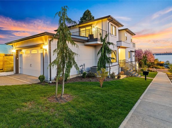 1006 4th Street W, Kirkland WA 98033
