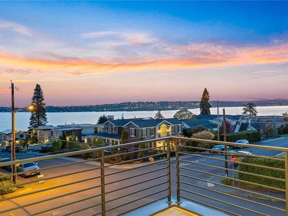 1006 4th Street W, Kirkland WA 98033