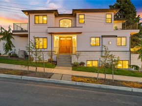 1006 4th Street W, Kirkland WA 98033
