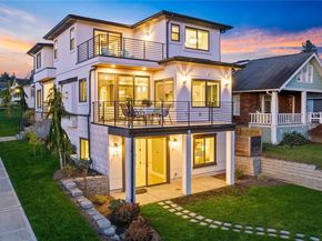 1006 4th Street W, Kirkland WA 98033