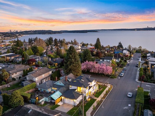 1006 4th Street W, Kirkland WA 98033