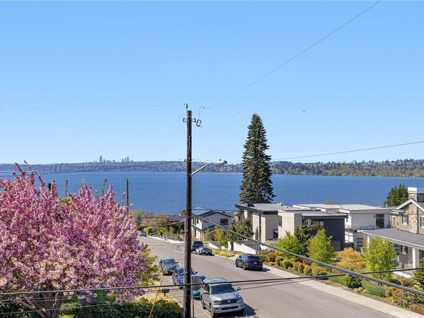 1006 4th Street W, Kirkland WA 98033