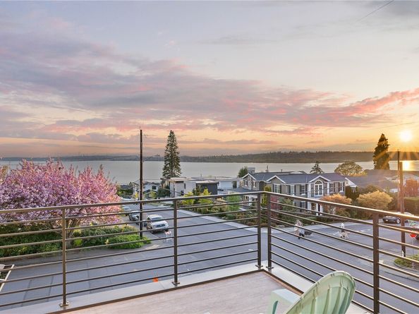1006 4th Street W, Kirkland WA 98033