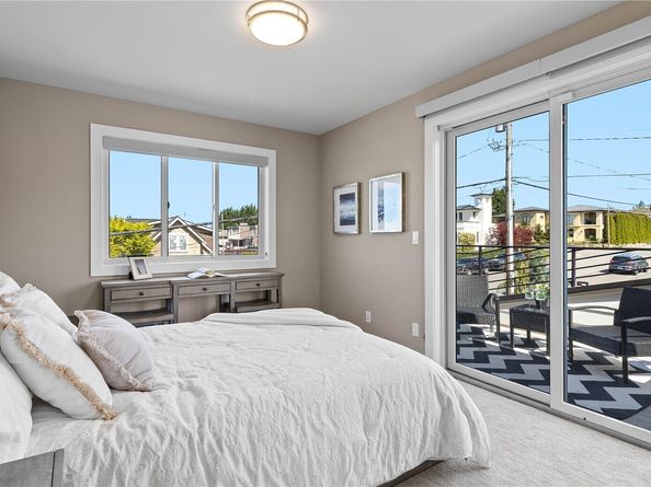 1006 4th Street W, Kirkland WA 98033