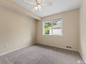 23430 100th Ave SE E102, Kent WA 98031